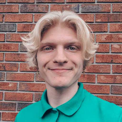 Emrys Dean headshot.