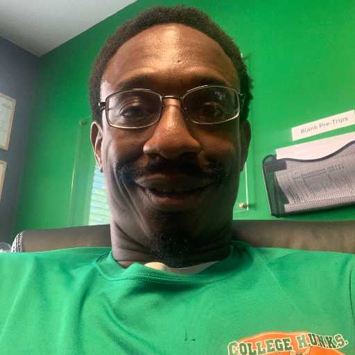 Julius Kidd headshot.