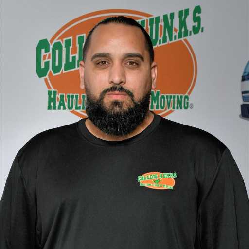 Eliezer Santos headshot.