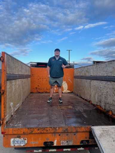 Mario Flores headshot.