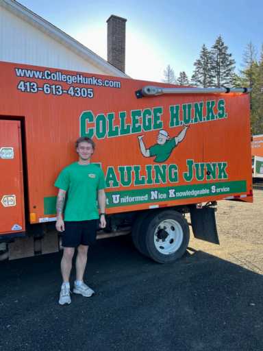 Evan Iglesias headshot.