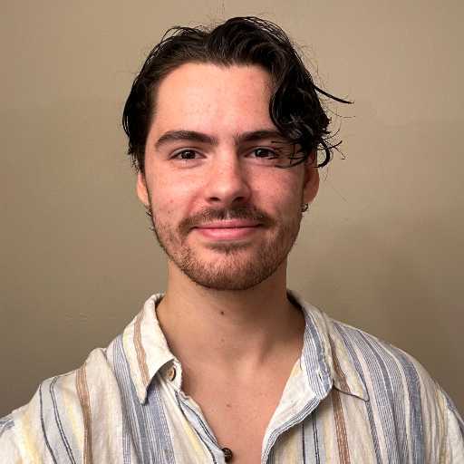 Gabriel Knapp headshot.