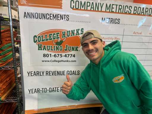 Ariel Wolchkovich headshot.