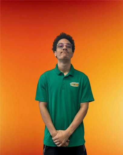 Treyvone P headshot.