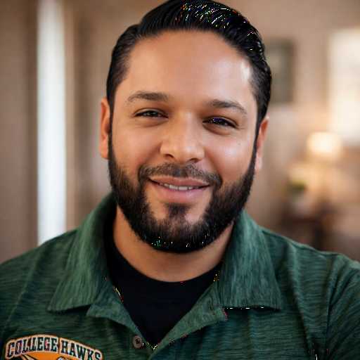 Ed Razo headshot.