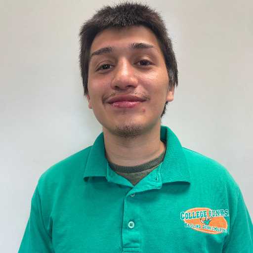 Enrique Perez headshot.